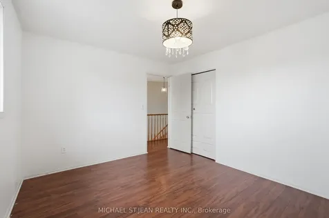 62 Dragoon Drive Hamilton ON L9B 2E4