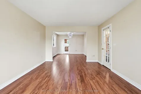 62 Dragoon Drive Hamilton ON L9B 2E4