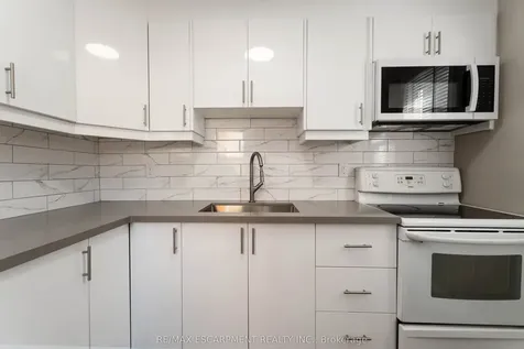 187 Barton Street W Hamilton ON L8R 2H3
