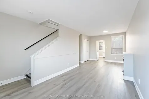 187 Barton Street W Hamilton ON L8R 2H3