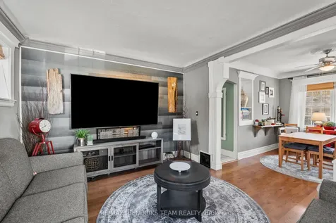 10 Peachdale Avenue St. Catharines ON L2M 5M3