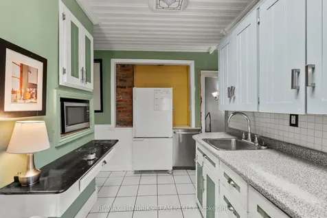 10 Peachdale Avenue St. Catharines ON L2M 5M3