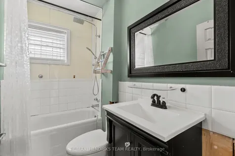 10 Peachdale Avenue St. Catharines ON L2M 5M3