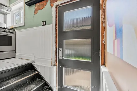 10 Peachdale Avenue St. Catharines ON L2M 5M3