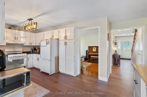13 Crysler Crescent Thorold ON L2V 5A2
