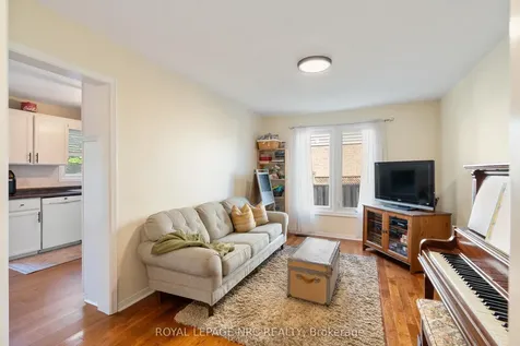 13 Crysler Crescent Thorold ON L2V 5A2