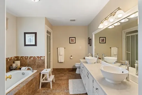 13 Crysler Crescent Thorold ON L2V 5A2