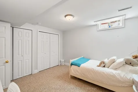 13 Crysler Crescent Thorold ON L2V 5A2