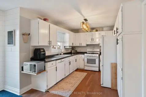 13 Crysler Crescent Thorold ON L2V 5A2
