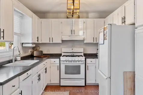 13 Crysler Crescent Thorold ON L2V 5A2