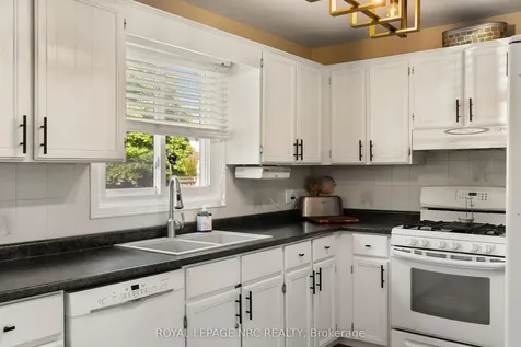 13 Crysler Crescent Thorold ON L2V 5A2