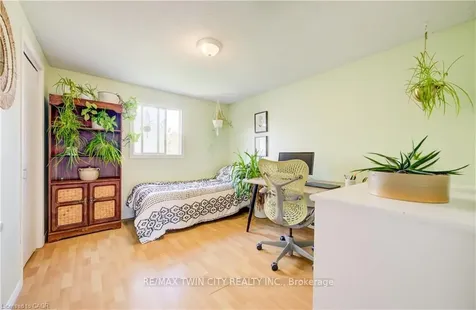 35 Camrose Court Kitchener ON N2M 5J3