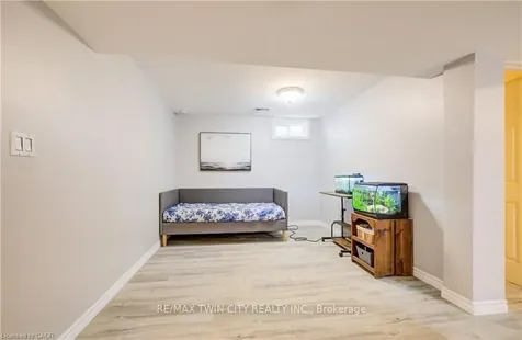 35 Camrose Court Kitchener ON N2M 5J3