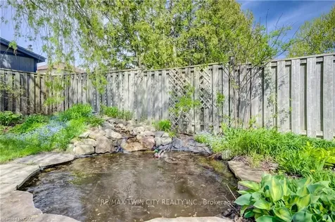 35 Camrose Court Kitchener ON N2M 5J3