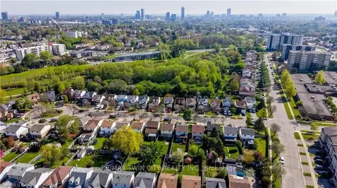 35 Camrose Court Kitchener ON N2M 5J3