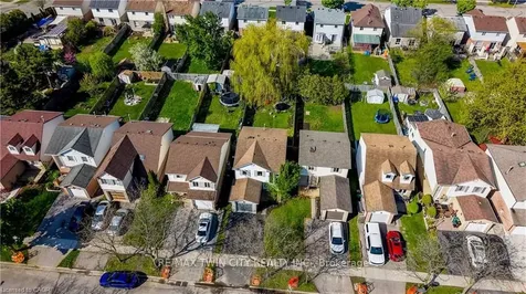 35 Camrose Court Kitchener ON N2M 5J3