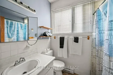 3 Holland Crescent Kingston ON K7M 2V7