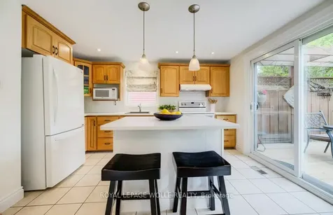 106 Parkland Crescent Waterloo ON N2N 1S4