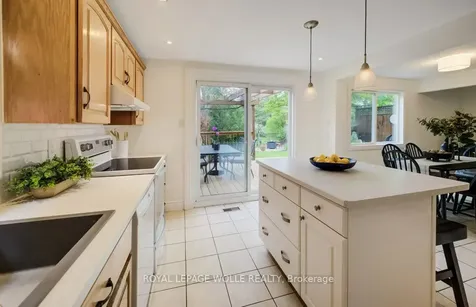 106 Parkland Crescent Waterloo ON N2N 1S4