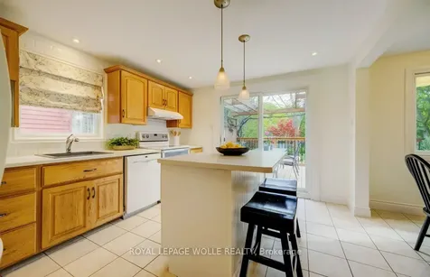 106 Parkland Crescent Waterloo ON N2N 1S4
