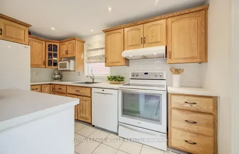 106 Parkland Crescent Waterloo ON N2N 1S4