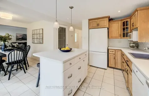 106 Parkland Crescent Waterloo ON N2N 1S4