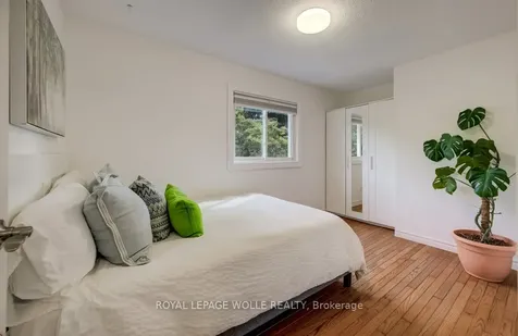 106 Parkland Crescent Waterloo ON N2N 1S4