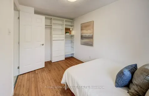 106 Parkland Crescent Waterloo ON N2N 1S4