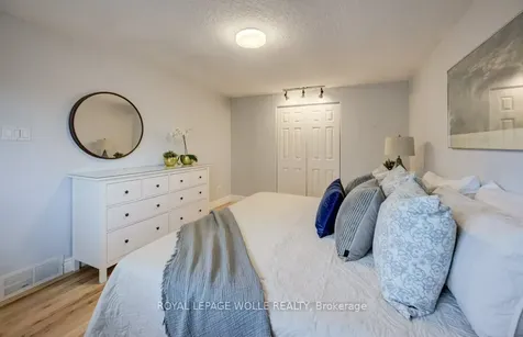 106 Parkland Crescent Waterloo ON N2N 1S4