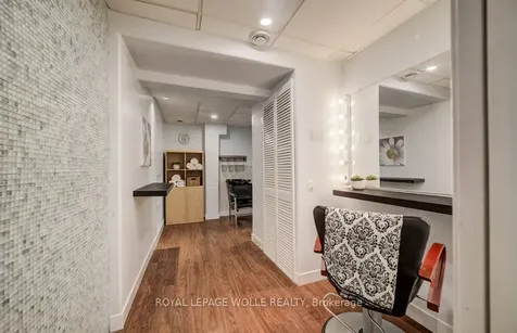 106 Parkland Crescent Waterloo ON N2N 1S4