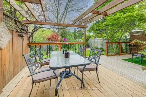 106 Parkland Crescent Waterloo ON N2N 1S4