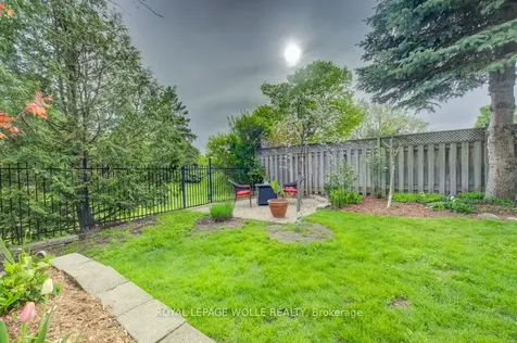 106 Parkland Crescent Waterloo ON N2N 1S4