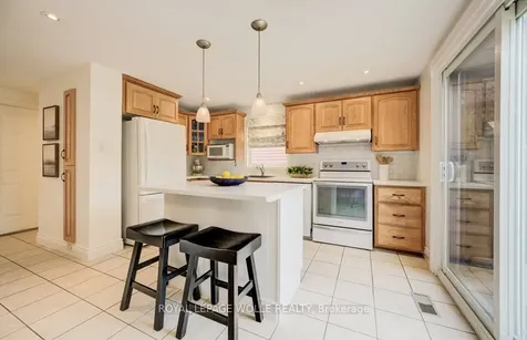 106 Parkland Crescent Waterloo ON N2N 1S4