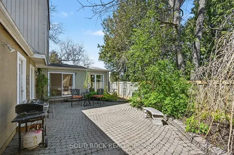 29 Jackson Court Kanata ON K2K 1B6