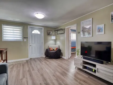 73 Harriet Street Welland ON L3B 2H6
