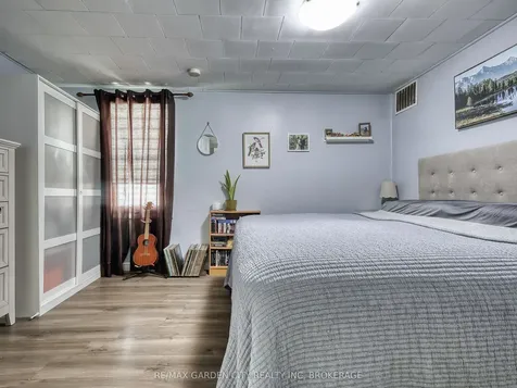 73 Harriet Street Welland ON L3B 2H6