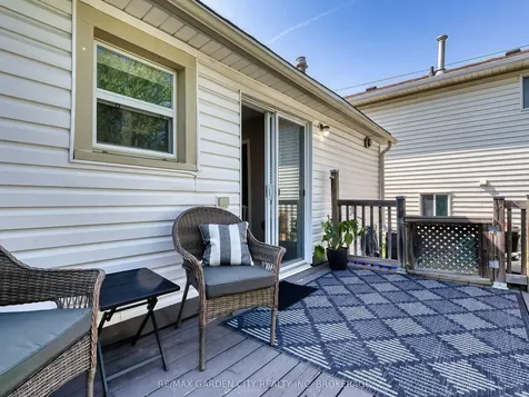 73 Harriet Street Welland ON L3B 2H6