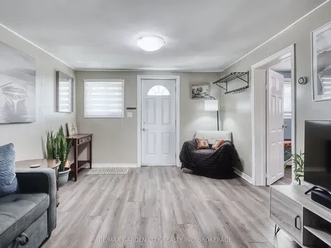 73 Harriet Street Welland ON L3B 2H6