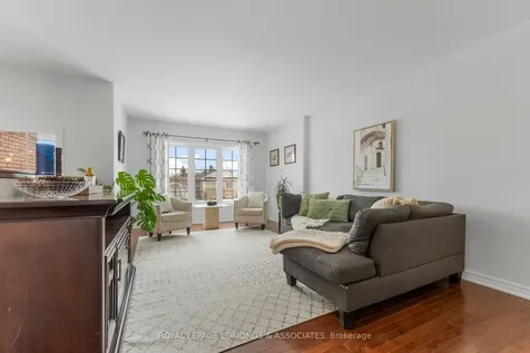 669 Fairview Avenue S Laurentian Valley ON K8A 8N4