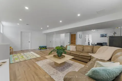 669 Fairview Avenue S Laurentian Valley ON K8A 8N4