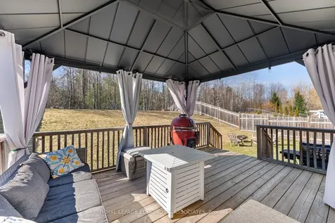 669 Fairview Avenue S Laurentian Valley ON K8A 8N4