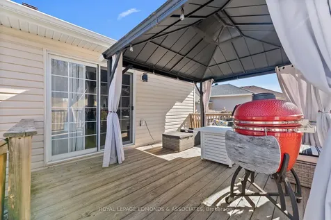669 Fairview Avenue S Laurentian Valley ON K8A 8N4