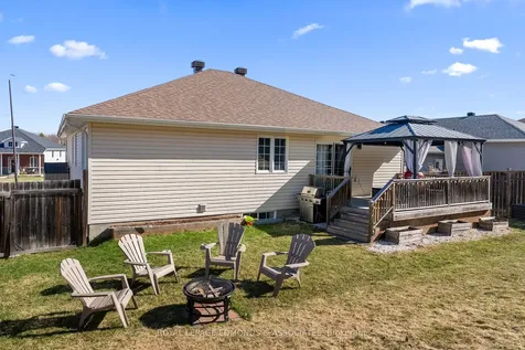 669 Fairview Avenue S Laurentian Valley ON K8A 8N4
