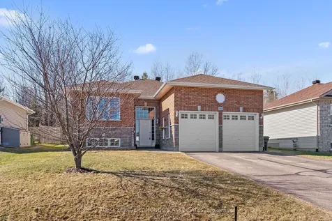 669 Fairview Avenue S Laurentian Valley ON K8A 8N4