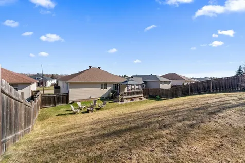 669 Fairview Avenue S Laurentian Valley ON K8A 8N4
