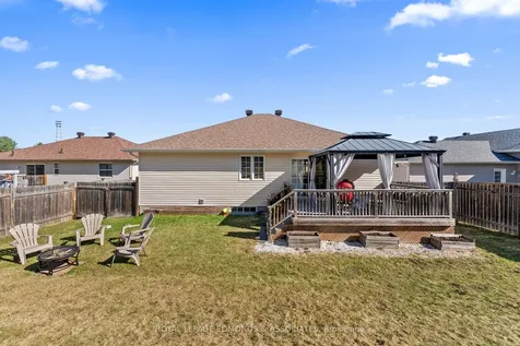 669 Fairview Avenue S Laurentian Valley ON K8A 8N4