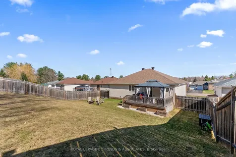 669 Fairview Avenue S Laurentian Valley ON K8A 8N4
