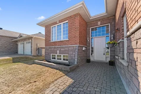 669 Fairview Avenue S Laurentian Valley ON K8A 8N4