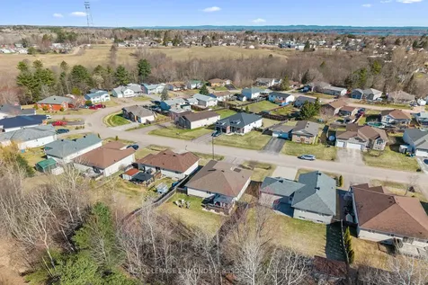 669 Fairview Avenue S Laurentian Valley ON K8A 8N4