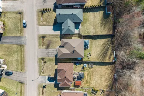 669 Fairview Avenue S Laurentian Valley ON K8A 8N4